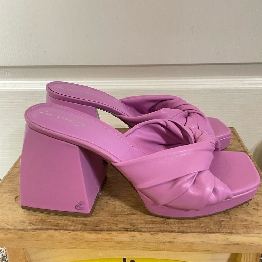 CIRCUS NY Fiji Flower Marianna Sandals - Picture 7 of 12